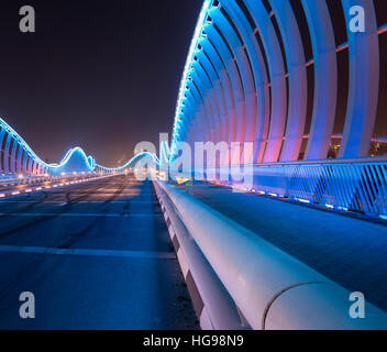 Bridge at night Meydan à Dubaï Banque D'Images