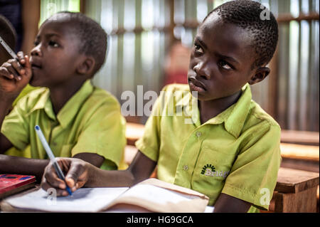 Bridge International Academies étudiants en classe dans une école à Kampala, Ouganda Banque D'Images