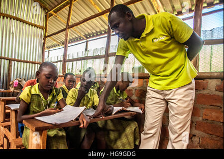 Bridge International Academies étudiants en classe dans une école à Kampala, Ouganda Banque D'Images