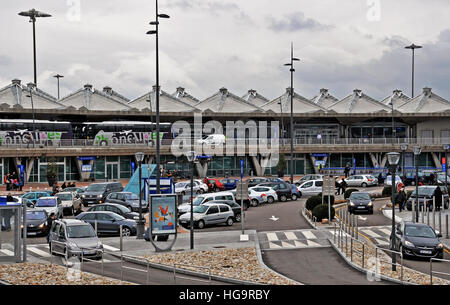 La borne 1 de l'aéroport international de Lyon Saint Exupery Satolas France Banque D'Images