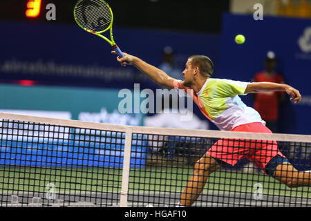 Chennai, Inde, 6 janvier 2017 : Open de Chennai : Mikhail Youzhny (RUS) perdre un point contre son adversaire Roberto BAUTISTA AGUT(ESP) à chennai le 6 jan 2017. Crédit : Philippe SUKUMAR/Alamy Live News Banque D'Images