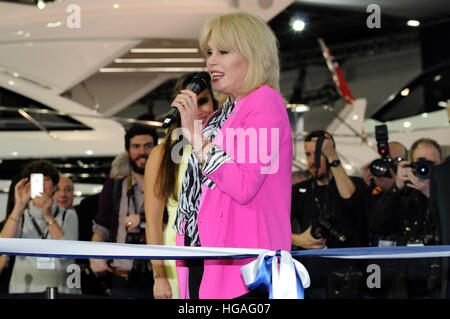 Londres, Royaume-Uni. 06 Jan, 2017. Joanna Lumley ouvre la Sunseekers stand international à la London Boat Show 2017 au Centre d'exposition ExCel. © JOHNNY ARMSTEAD/Alamy Live News Banque D'Images