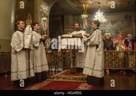 Tambov, Région de Tambov, en Russie. Jan 7, 2017. En service de Noël Maison Spaso - Préobrajenski cathédrale de la ville de Departamento de la ville de Tambov © Aleksei Sukhorukov/ZUMA/Alamy Fil Live News Banque D'Images