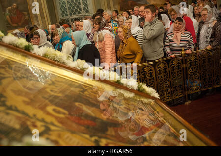 Tambov, Région de Tambov, en Russie. Jan 7, 2017. En service de Noël Maison Spaso - Préobrajenski cathédrale de la ville de Departamento de la ville de Tambov © Aleksei Sukhorukov/ZUMA/Alamy Fil Live News Banque D'Images