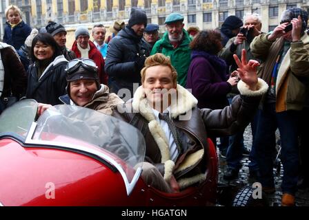 Bruxelles, Belgique. Jan 7, 2017. Un homme cosplayed comme Tintin arrive sur la Grand Place de Bruxelles, Belgique, le 7 janvier 2017. Un personnage comique show de "Les Aventures de Tintin" s'est tenue à Bruxelles le samedi. "Les Aventures de Tintin" comics racontent des histoires d'un jeune journaliste belge et explorer. Ils ont été traduits dans une douzaine de langues et adapté pour la radio, la télévision, le théâtre et le cinéma. © Gong Bing/Xinhua/Alamy Live News Banque D'Images