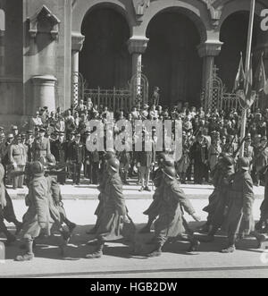 Mai 1943 - Les troupes alliées entrant dans la ville, Tunis, Tunisie. Banque D'Images