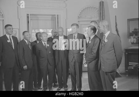 Droits civils les dirigeants se réunissent avec le président John F. Kennedy dans le bureau ovale de la Maison Blanche. Banque D'Images