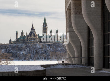 Le Parlement canadien du Musée de l'histoire canadienne. Avec les contreforts de l'histoire Musée de l'avant-plan, la bibliothèque du Parlement Banque D'Images