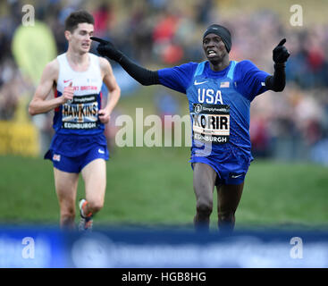 USA's Leonard Korir (à droite) remporte la course masculine de 8k avec la société britannique Callum Hawkins venant en deuxième au cours de la 2017 Grande Edinburgh International GS dans Holyrood Park. Banque D'Images