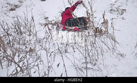 Snowboard garçon sport automne rouler dans la neige avec holidays Winter Banque D'Images