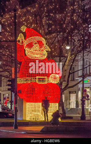 Berlin vaut une visite à l'époque de Noël tout en faisant du shopping sur la célèbre rue commerçante Kurfürstendamm. Banque D'Images