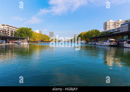 Vue sur le Canal de l'Ourcq à Paris, France Banque D'Images