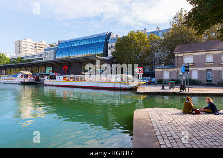 Vue sur le Canal de l'Ourcq à Paris, France Banque D'Images