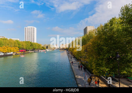 Vue sur le Canal de l'Ourcq à Paris, France Banque D'Images