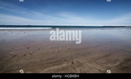 Côte de sable sans fin de l'océan Atlantique à marée basse à Saint-Malo, France Banque D'Images