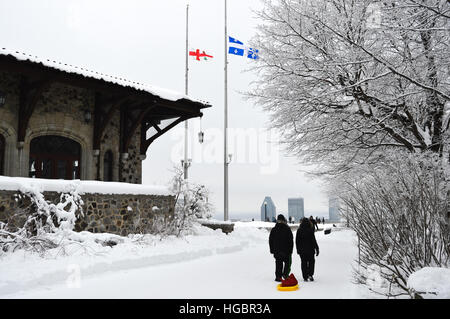Montréal, Canada - le 21 décembre 2014 : dans la neige, en hiver, le Canada. Les gens peuvent être vu autour. Banque D'Images