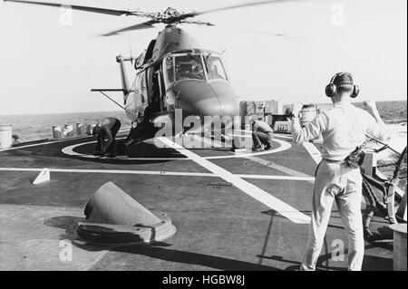 Un UH-2 Seasprite terres à bord d'hélicoptères USS Coontz, 1969. Banque D'Images