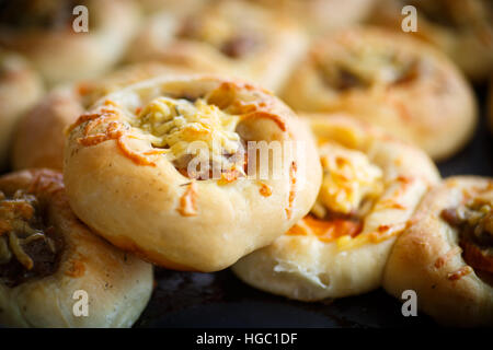 Tartes à la viande au four ouvert Banque D'Images