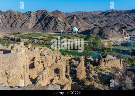 Toits de vieux, abandonné une partie de Kharanaq village de Ardakan, comté de la province de Yazd, Iran Banque D'Images