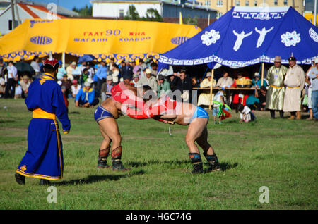 La lutte, l'un des trois jeux de Naadam à Moron. Banque D'Images