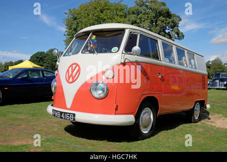 Un écran partagé VW camper van. Lincolnshire, Angleterre. Banque D'Images