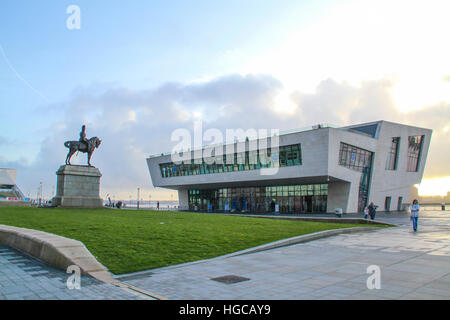 Pier Head Ferry Terminal à Liverpool, Merseyside Banque D'Images