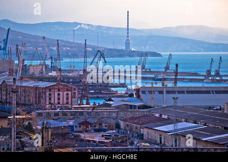 Industrielle et portuaire ville de Rijeka, Kvarner, Croatie Banque D'Images