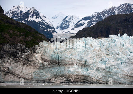 La Margerie Glacier et le mont Fairweather à Glacier Bay en Alaska aux États-Unis. Tarr inlet dans Glacier Bay National Park. Margerie Glacier est une 21- Banque D'Images