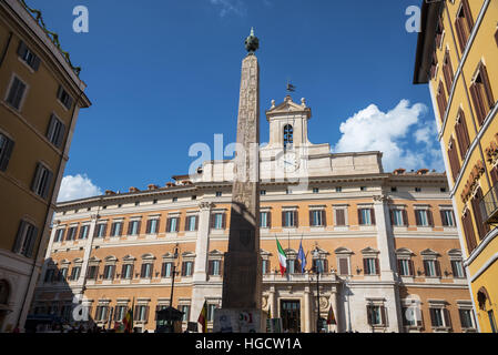 Solare obélisque en face du Palazzo Montecitorio, Rome, capitale de l'Italie et la région du Lazio, Europe Banque D'Images