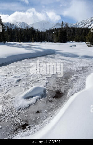 Le cours supérieur de la rivière Wallowa en hiver, les montagnes Wallowa, Oregon. Banque D'Images