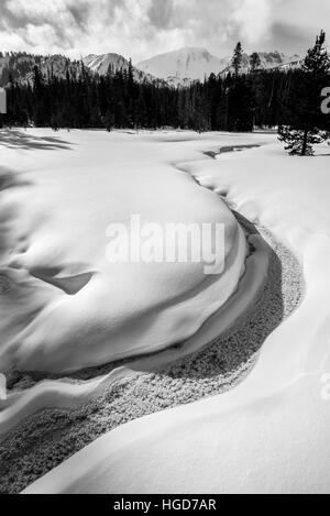 Le cours supérieur de la rivière Wallowa en hiver, les montagnes Wallowa, Oregon. Banque D'Images