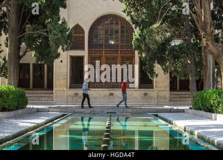 Cour du plus ancien jardin persan subsistant dans l'Iran a appelé Fin (Jardin Bagh-e Fin), situé dans la ville de Kashan Banque D'Images