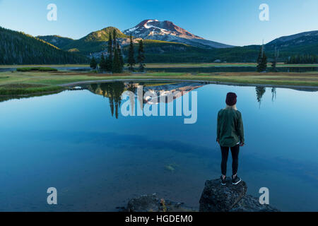 De l'Oregon, le comté de Deschutes, Bend, étincelles Lake MR Banque D'Images