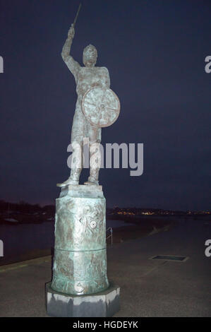 Statue de Byhrtnoth, ealdorman de Essex, par John Doubleday, 2006, La Promenade, Maldon, Essex, Angleterre Banque D'Images