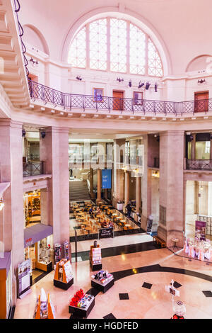 Pays de Galles, Cardiff, National Museum Cardiff, le Hall principal Banque D'Images