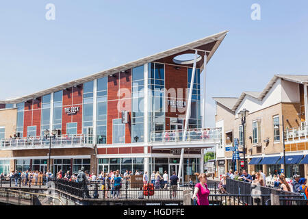 Pays de Galles, Cardiff, Cardiff Bay, les restaurants au bord de l'eau, de Mermaid Quay Banque D'Images