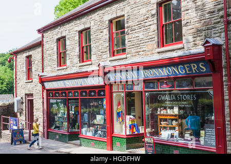 Pays de Galles, Cardiff, St Fagan's, Musée de la vie galloise, magasin d'alimentation Gwalia Banque D'Images