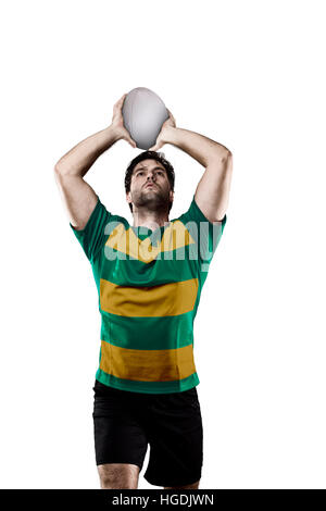 Joueur de Rugby dans un uniforme vert et or. Fond blanc Banque D'Images