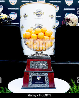 2016 Capital One Bowl Orange entraîneurs, conférence de presse tenue à la Seminole Hard Rock Hotel dispose d''atmosphère où : Hollywood, Florida, United States Quand : 07 déc 2016 Banque D'Images