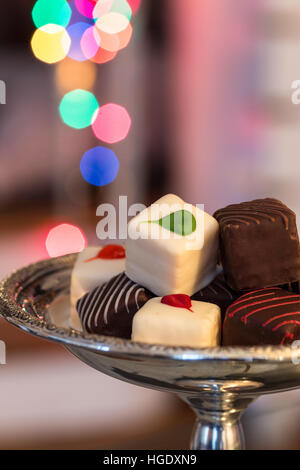 Petit fours sur la plaque Still Life Banque D'Images