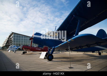 Un Antonow un biplan-2 à l'aéroport de Stuttgart à Stuttgart, Allemagne. Banque D'Images