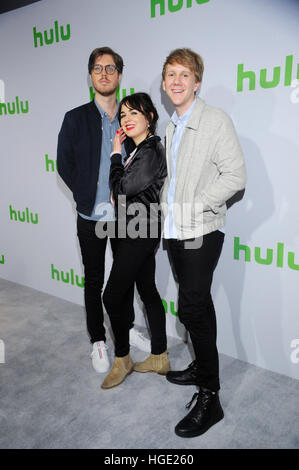 Los Angeles, USA. 07Th Jan, 2017. (L-R) Thomas Ward, Emily Barclay et Josh Thomas assister à Hulu's Winter TCA 2017 Tapis Rouge tenue à l'hôtel The Langham Huntington le 7 janvier 2017 à Los Angeles, Californie. © l'accès Photo/Alamy Live News Banque D'Images