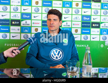 Murcia, Espagne. Le 08 Jan, 2017. Mario Gomez lors d'une entrevue à l'VfL Wolfsburg team training camp en Murcie, Espagne, 08 janvier 2017. Photo : Pascu Mendez/dpa/Alamy Live News Banque D'Images