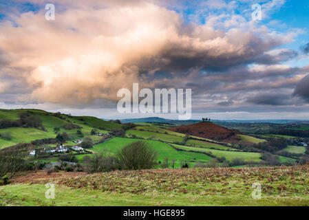 Colmers Hill, Bridport, Dorset, UK. 8 janvier 2017. Météo britannique. Une vue de Colmers Hill, près de Bridport Dorset, en vue de l'Eype vers le bas, avec une importante formation de nuages au-dessus de lui en fin d'après-midi. Photo : Graham Hunt/Alamy Live News. Banque D'Images