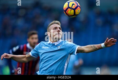 Rome, Italie. 8 janvier, 2017. SS Lazio's Ciro immobile contrôle le ballon pendant le match de Serie A entre SS Lazio et FC Crotone au Stade olympique de Rome, Italie, le 8 janvier 2017. SS Lazio a gagné 1-0. © Jin Yu/Xinhua/Alamy Live News Banque D'Images