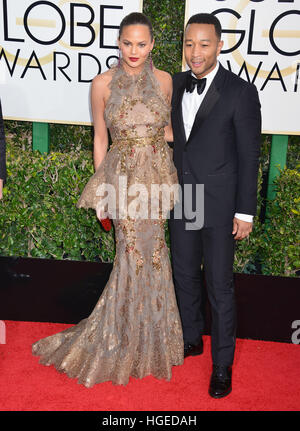 Los Angeles, Californie, USA. Le 08 Jan, 2017. Chrissy Teigen, John Legend arrivant à la 74e assemblée annuelle Golden Globe Awards au Beverly Hilton de Los Angeles. Janvier 08, 2017 © Gamma-USA/Alamy Live News Banque D'Images