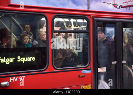 Londres, Royaume-Uni. 9e janvier 2017. Grève dans les stations de métro de Londres sont fermées les arrêts de bus sont plus occupés que d'habitude. Banque D'Images