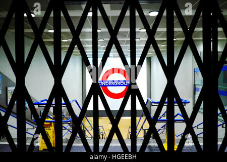 Londres, Royaume-Uni. 9e janvier 2016. La station de métro Kings Cross a été fermé aujourd'hui en raison d'une grève de 24 heures par l'EGI union européenne pour protester contre les pénuries de personnel. Toutes les stations de la zone 1 ont été fermés, tandis que les services spéciaux ont été exécuté ailleurs sur le réseau. (C) © Paul Swinney/Alamy Live News Banque D'Images