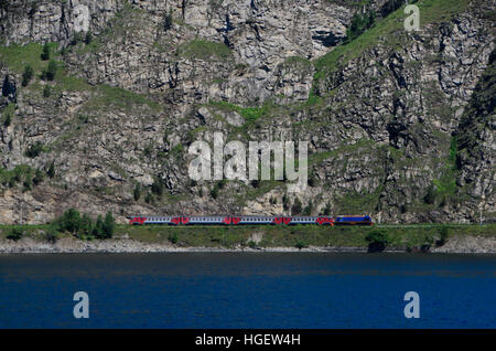 Circum-Baikal Railway, la route panoramique le long de la rive du lac Baïkal Banque D'Images