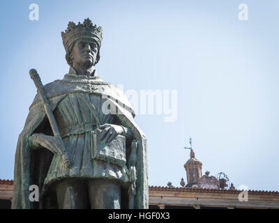 Statue du roi Duarte, également appelé Edward, ancien souverain du Portugal, placé en Viseu Banque D'Images